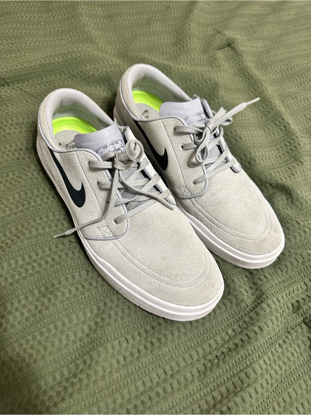 Nike Men’s wolf grey stefan janikowski skate shoe